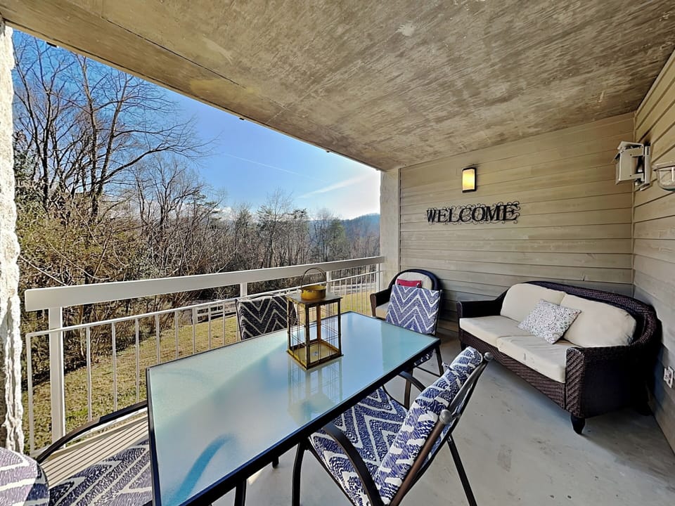 Condo (2 Bedrooms) | Front of property