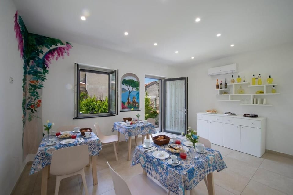 Full-size fridge, oven, dishwasher