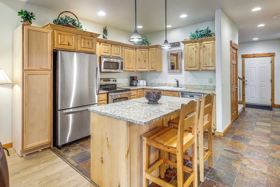 Kitchen | Dishwasher | Toaster | 1st Floor
