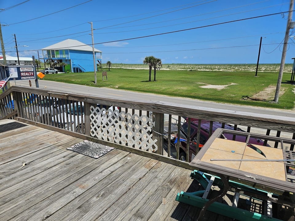 The Thirsty Prairie Bungalow has an excellent view of the Gulf of America.