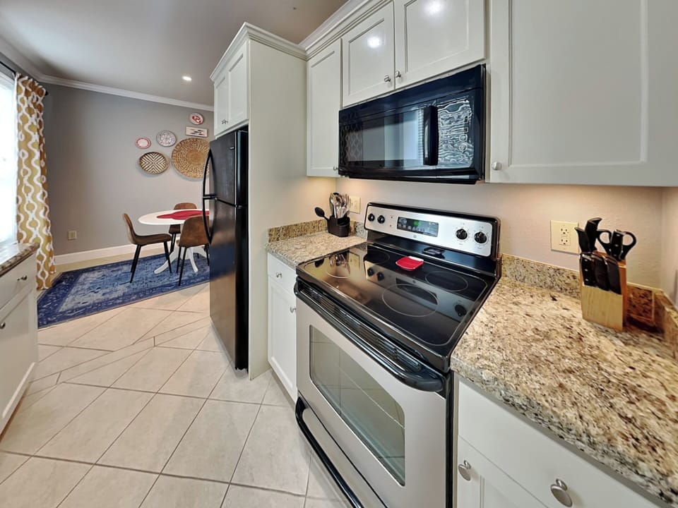 Condo (1 Bedroom) | Property amenity