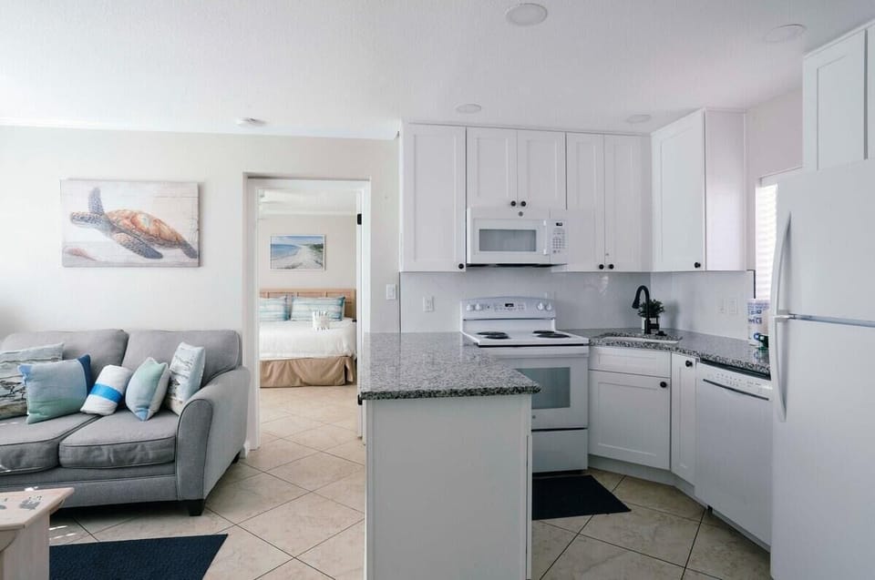 House, 1 King Bed (Capri by the Gulf 105) | Private kitchen | Oven, toaster
