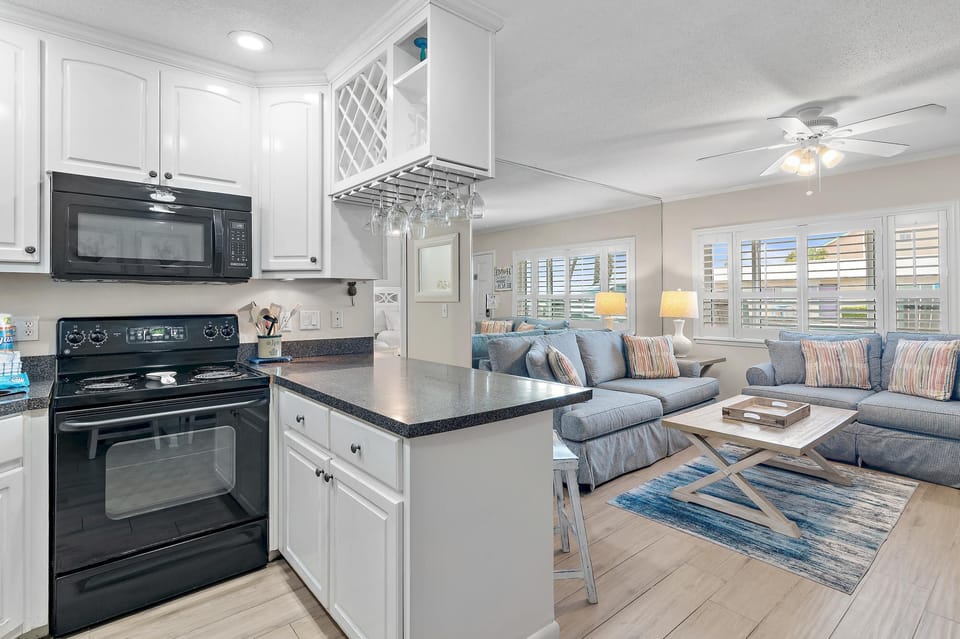 House, Multiple Beds (Capri by the Gulf 110) | Private kitchen
