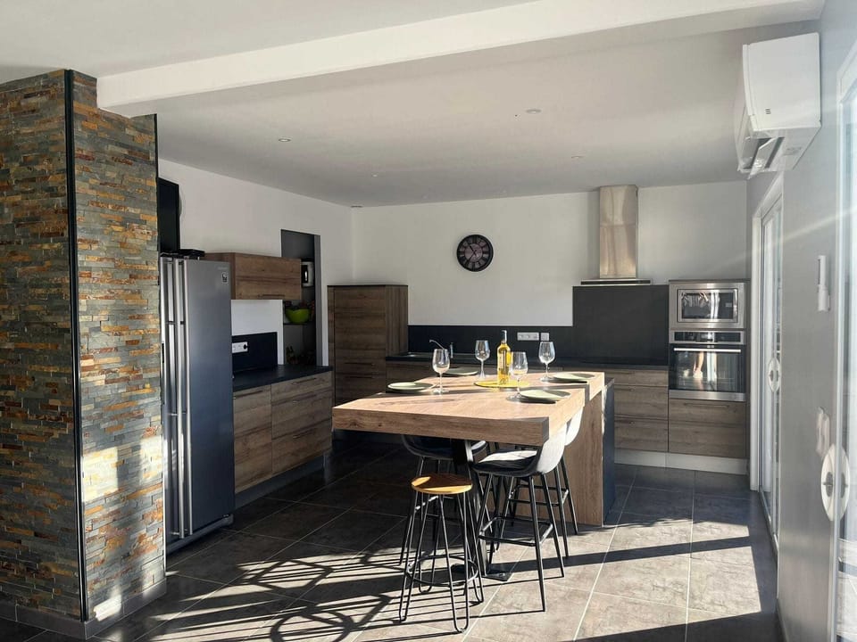 Fully equipped kitchen with Senseo coffee machine, washing machine, etc. 