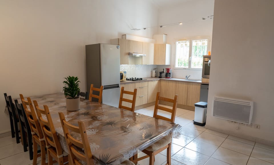 Large air-conditioned living room opening onto the fully equipped kitchen