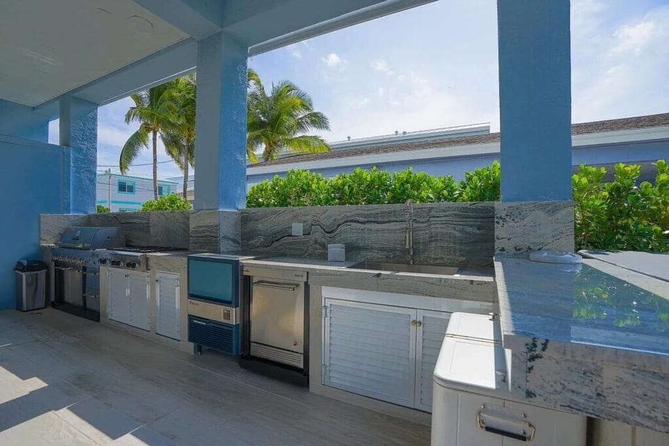 largo outdoor grill & recreation area