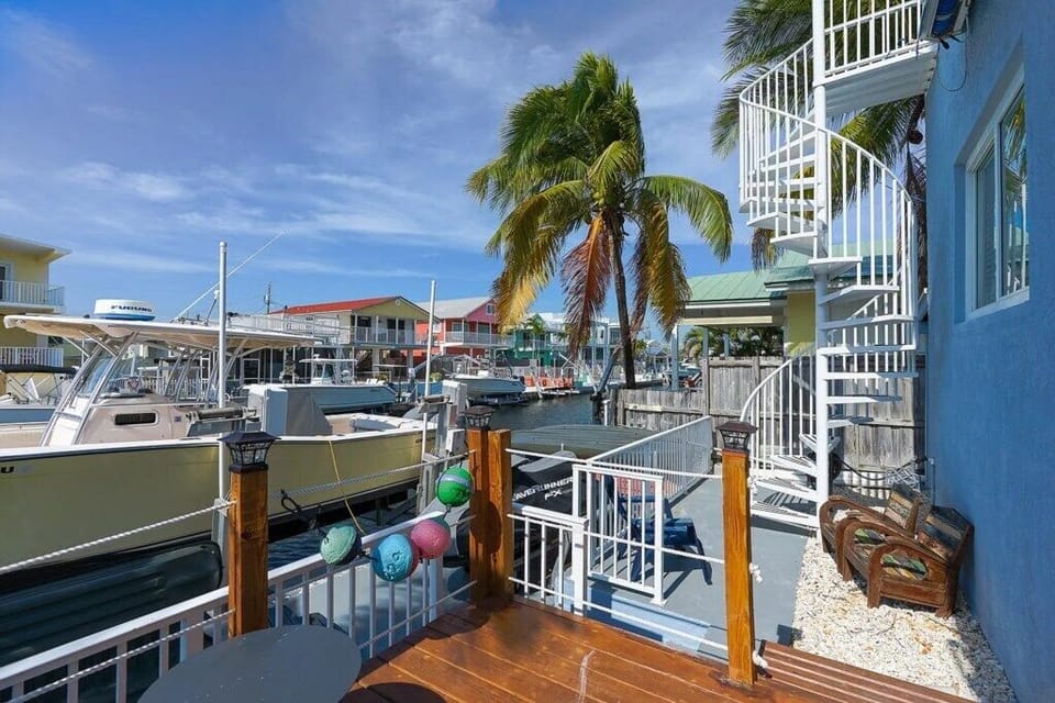 Water Views Vacation House with 3 beds, 2 baths in Key Largo with a  Boat Dock