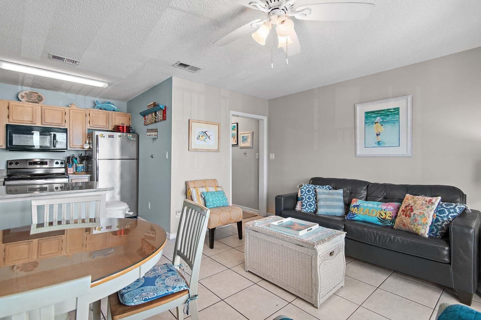 Condo, 1 King Bed with Sofa bed (Summerspell 303) | Living area | TV