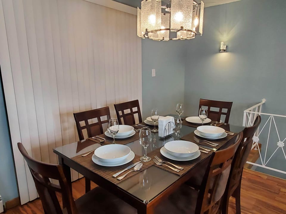 Dining area seats 6 comfortably