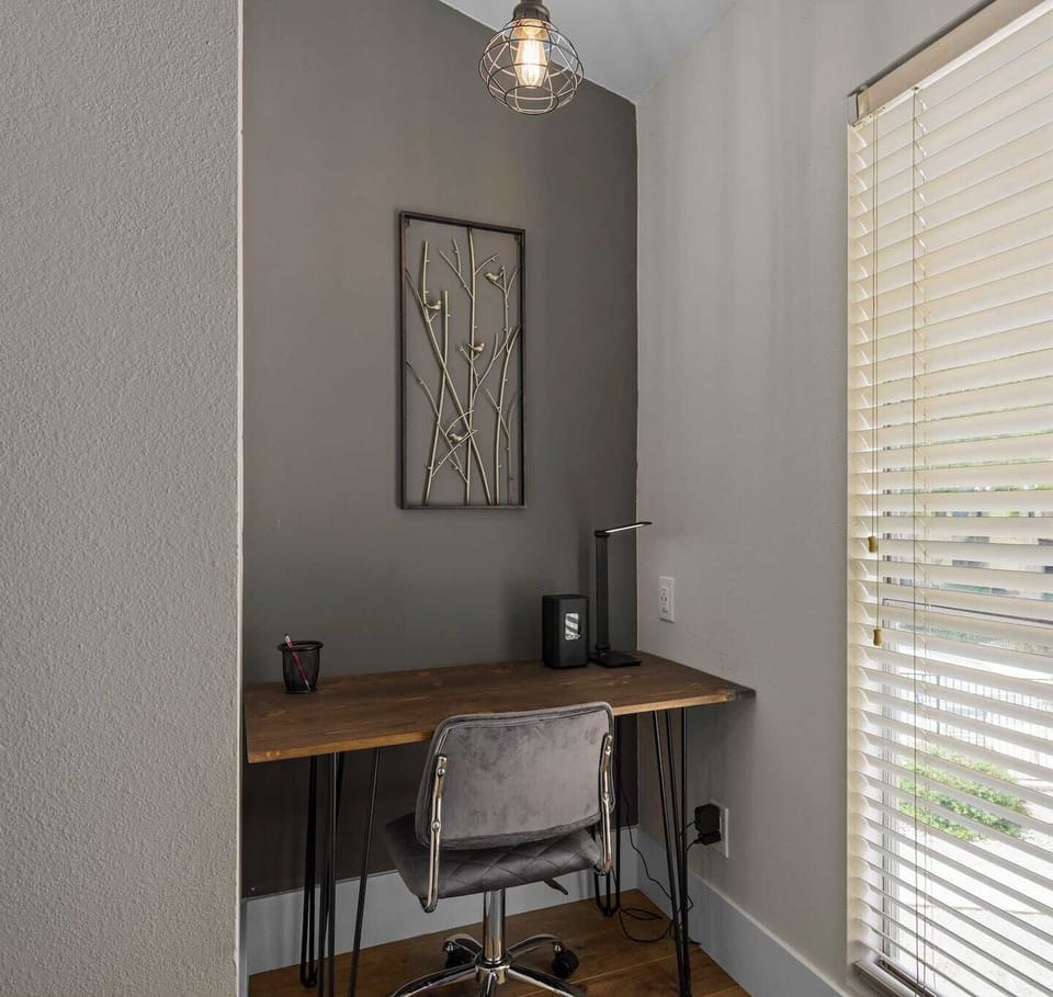 Desk, work station