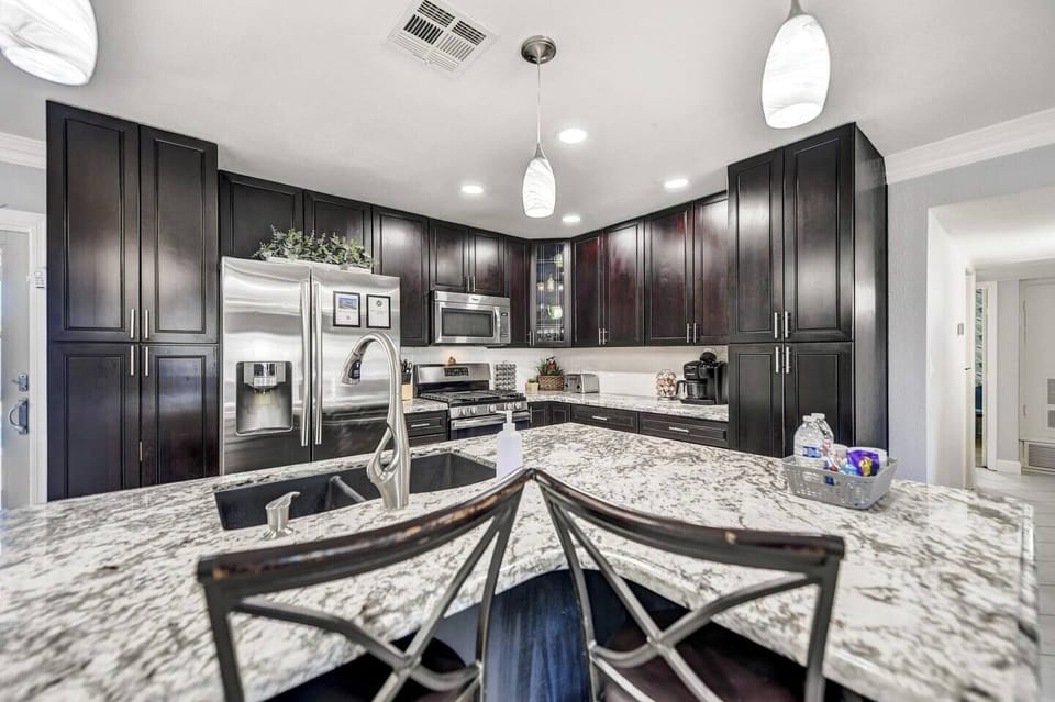 Large open kitchen! Fully equipped.