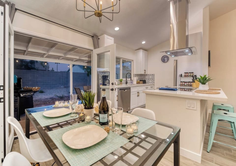 Large open Kitchen to dining room