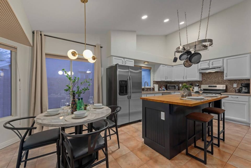 Large open kitchen with full size appliances