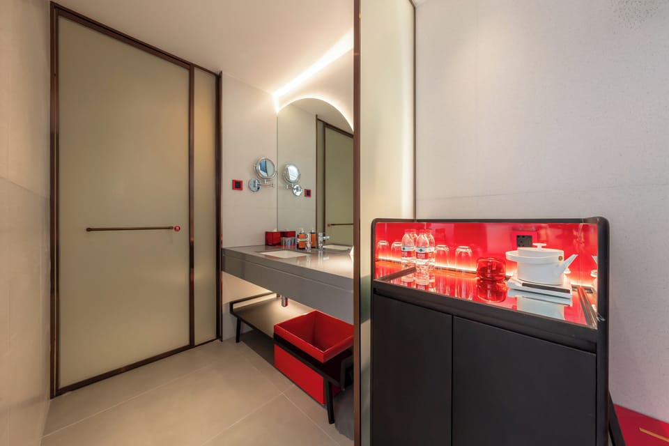 Qinxin twin room | Down comforters, desk, laptop workspace, blackout drapes