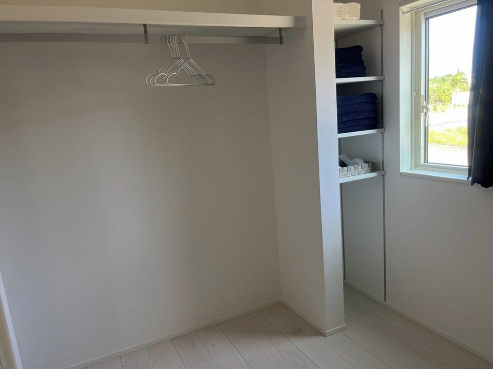 Closet/Bedroom B