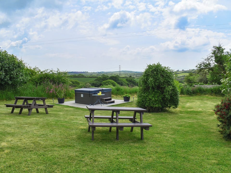 Hot tub | The Old Workshop - Tor View Cottage Holidays, Trebell Green, near Bodmin