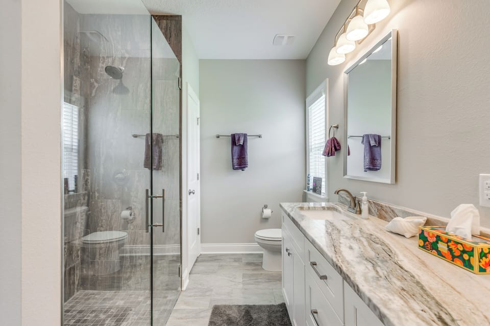 Full Bathroom | Complimentary Toiletries | Towels Provided
