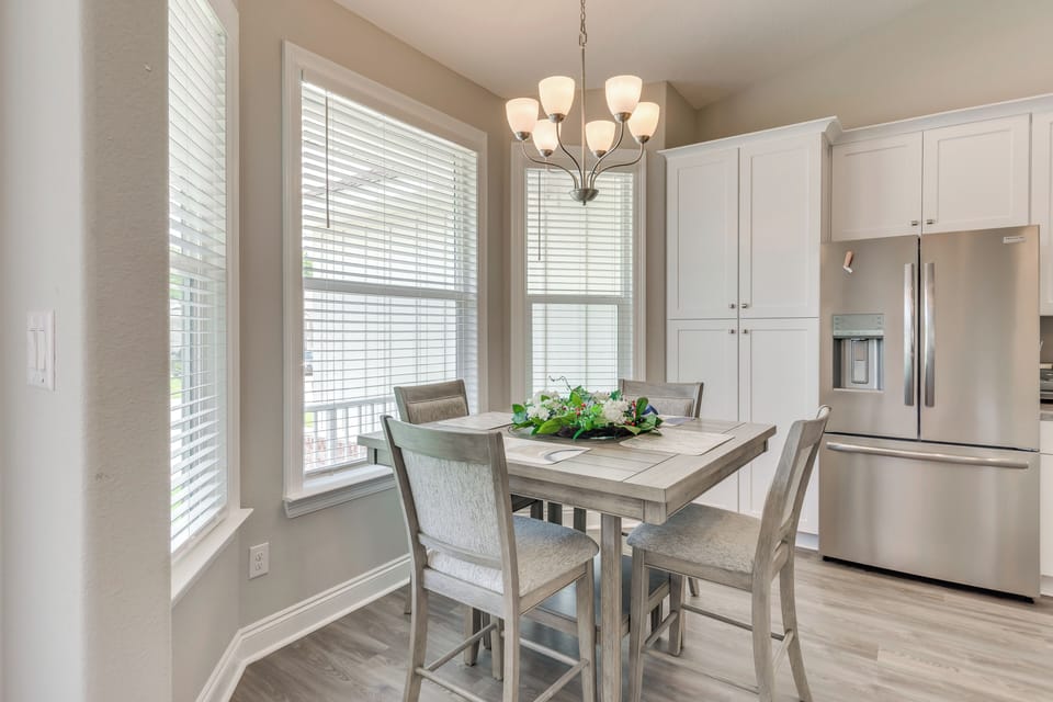 Dining Area | Dishware/Flatware