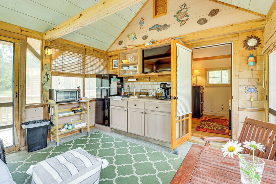 Sunroom | Kitchenette | Cooking Basics