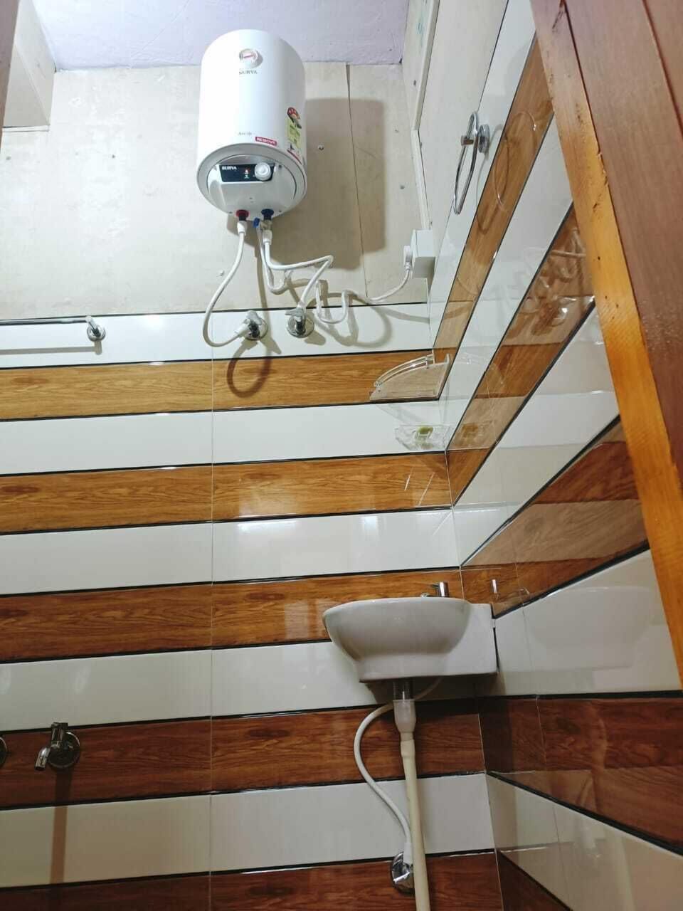 Deluxe Double Room, Balcony, Mountain View | Bathroom | Shower, towels, soap, shampoo