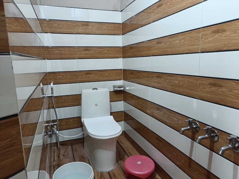 Deluxe Double Room, Balcony, Mountain View | Bathroom | Shower, towels, soap, shampoo
