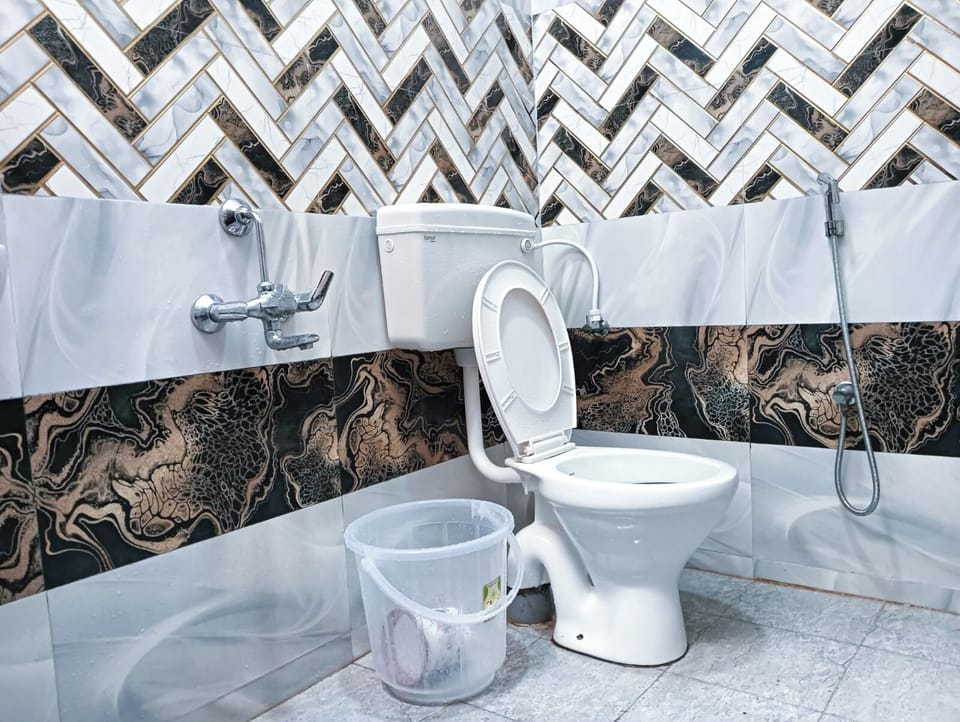 Shower, towels, soap, shampoo