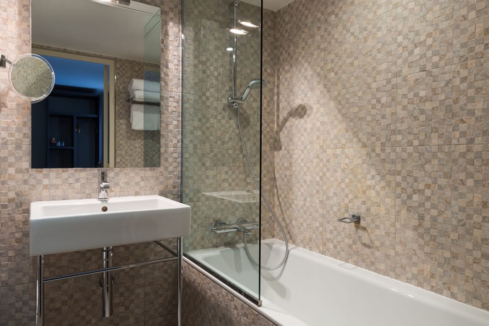 In-room safe, desk, blackout drapes, soundproofing