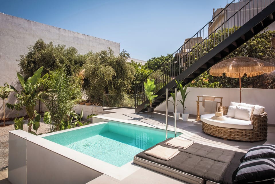 Junior Suite, Pool View | Soundproofing, free WiFi