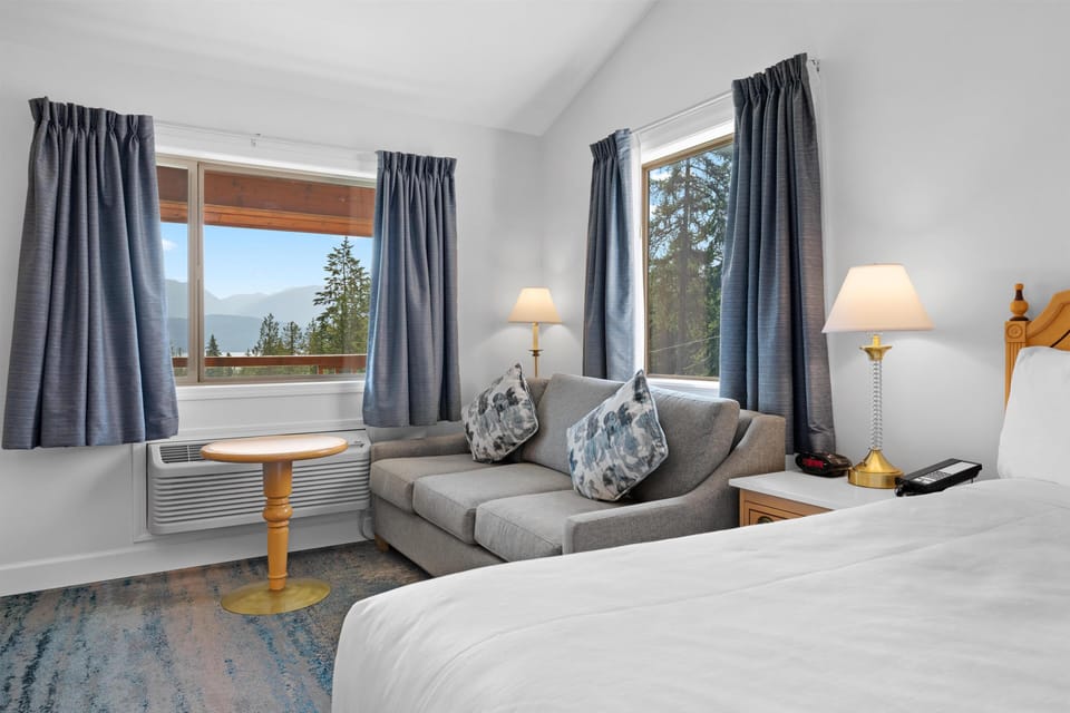 Suite, 1 King Bed, Balcony, Lake View | Premium bedding, pillowtop beds, desk, laptop workspace
