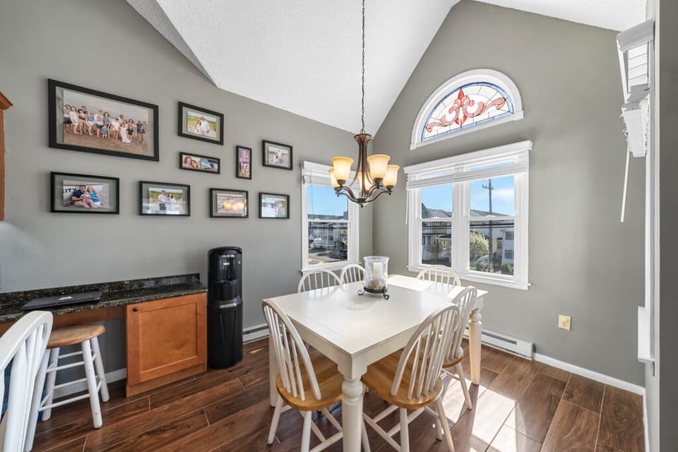Cozy dining space with a six-person table.
