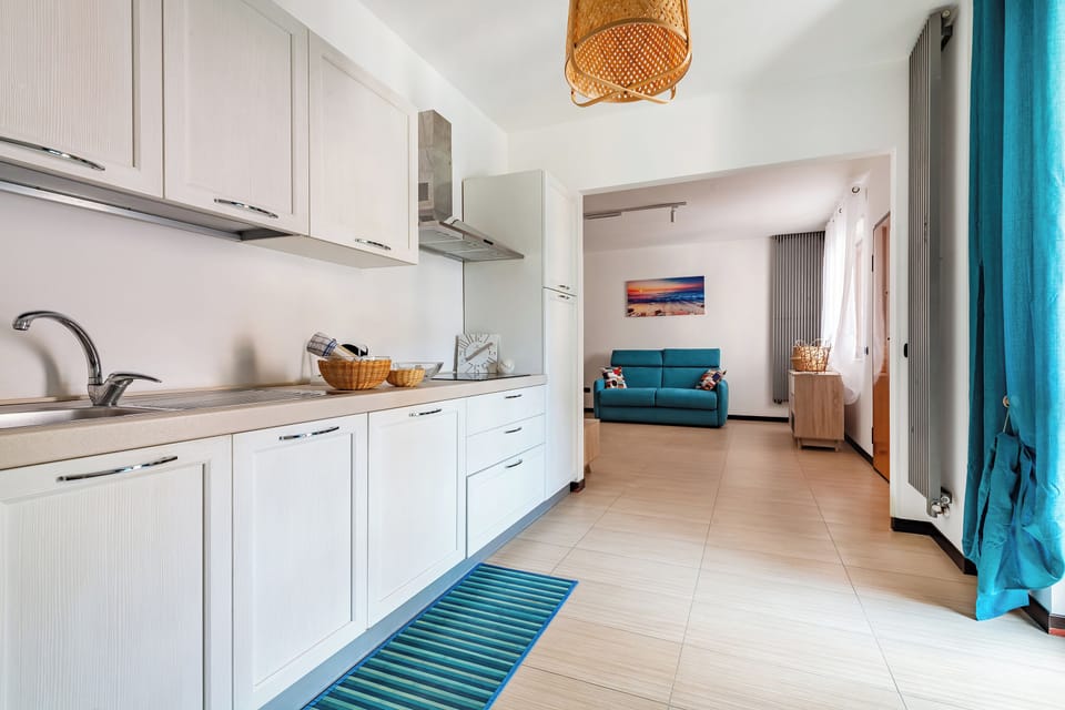 Family Apartment, Multiple Bedrooms, 2 Bathrooms (Viadelmare Apartment Monopoli 200m) | Private kitchen | Fridge, microwave, oven, stovetop