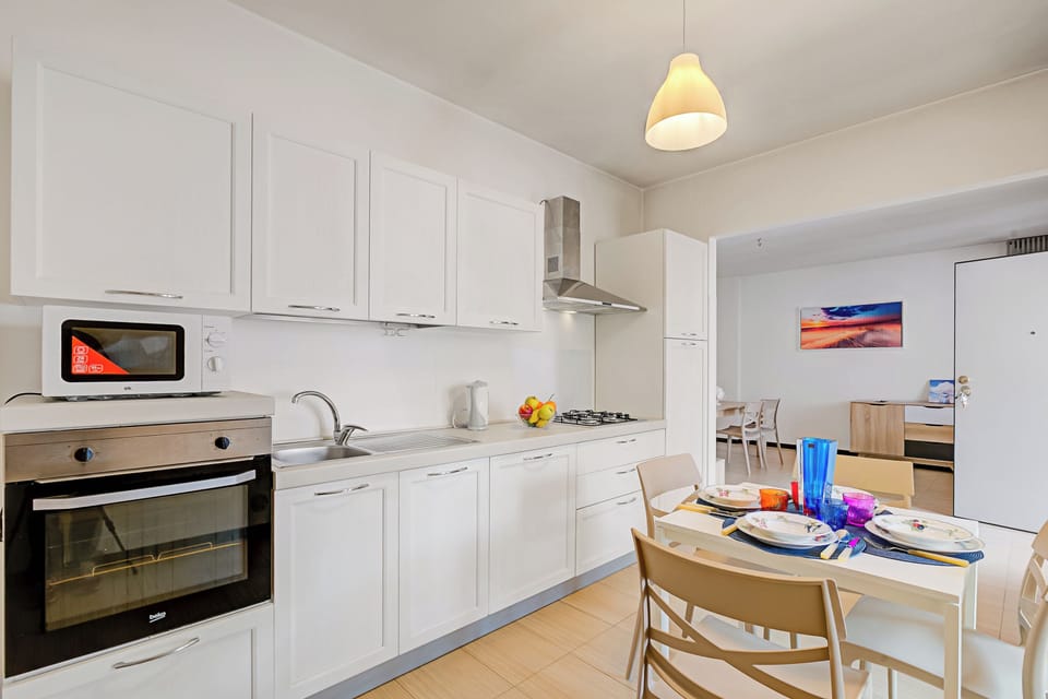 Family Apartment, Multiple Bedrooms, 2 Bathrooms (Viadelmare Apartment Monopoli 200m) | Private kitchen | Fridge, microwave, oven, stovetop