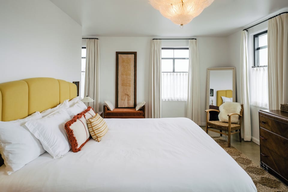 Luxury Suite, Balcony, City View | WiFi (free)