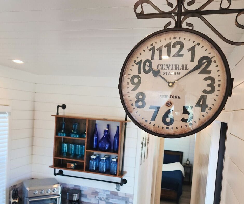 Charming Space: Vintage-inspired decor with a unique clock and stylish glassware—time to relax!