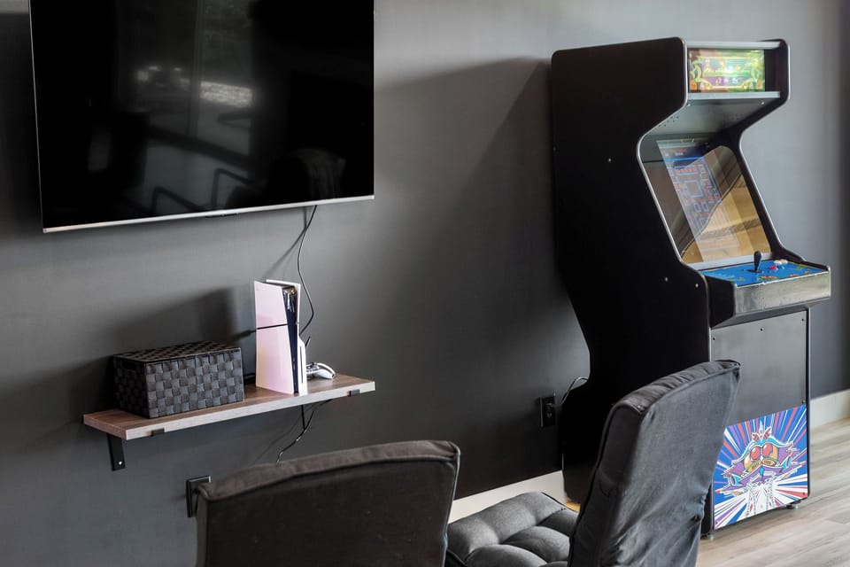 Arcade machine with 30+ games and PS5!