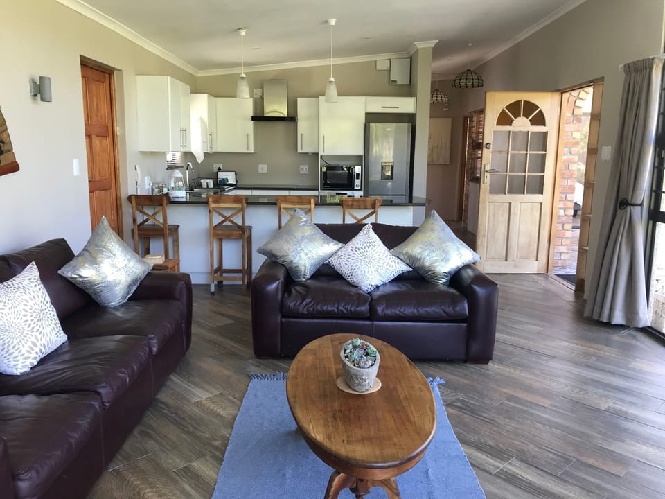 Premium Cottage, Garden View | Living area