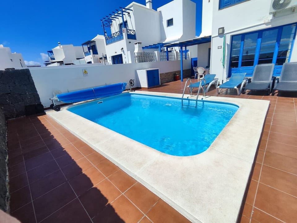 Piscina climatizada todo el año con estupendas vistas