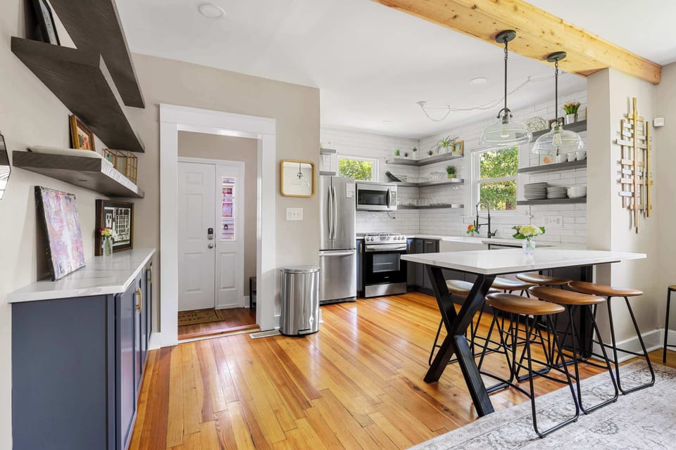 Fully stocked kitchen and dining seating for 6! 