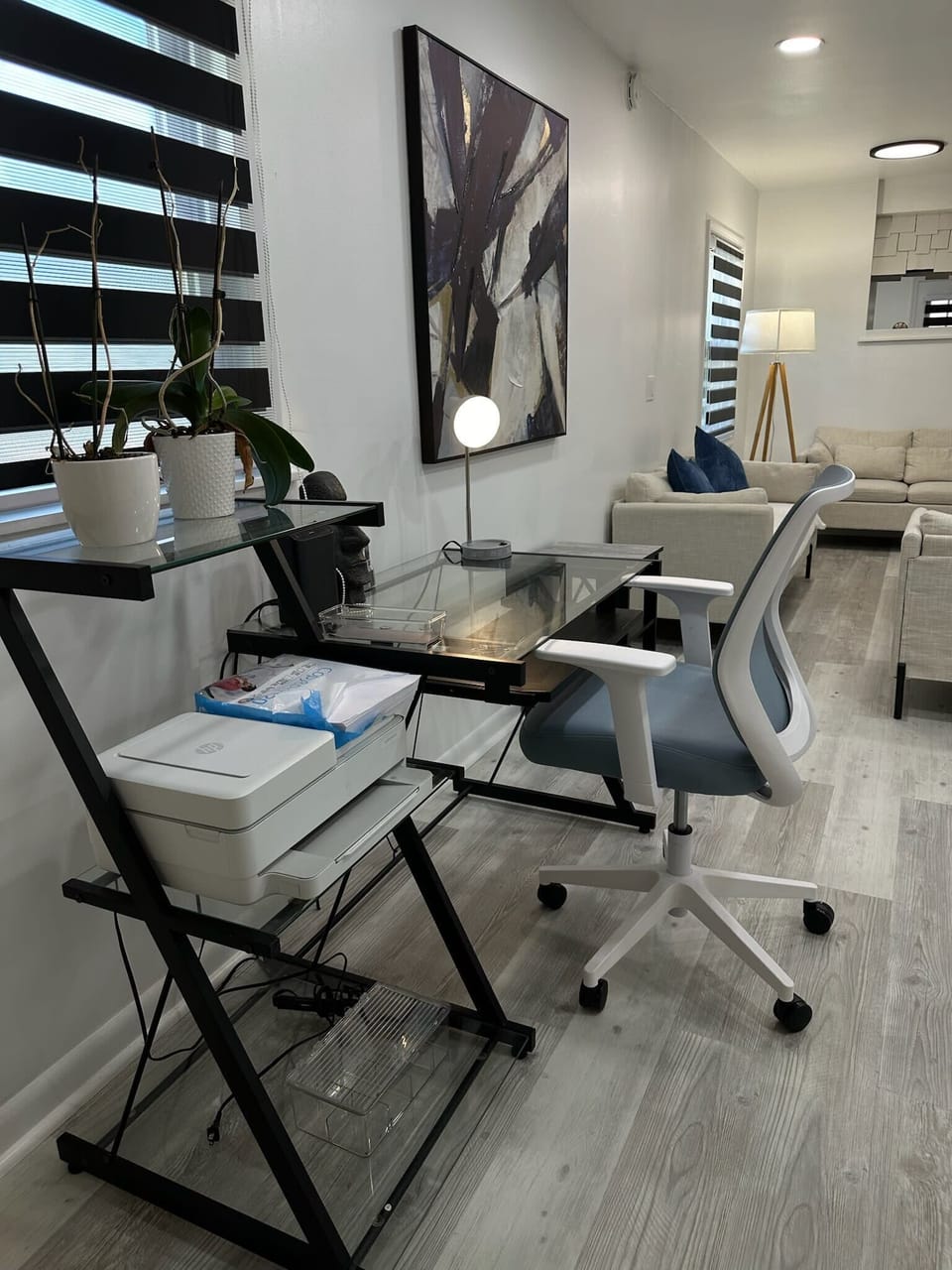 Desk/office area