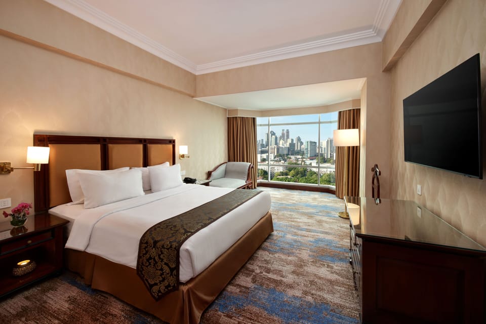 In-room safe, desk, soundproofing, free WiFi