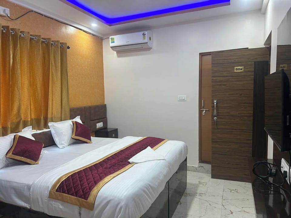 Deluxe Room | Desk, free WiFi, bed sheets