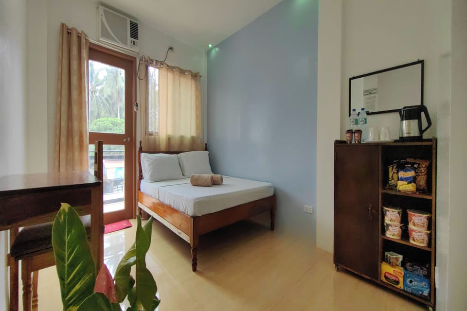 Standard Double Room | Desk, WiFi (free), bed sheets