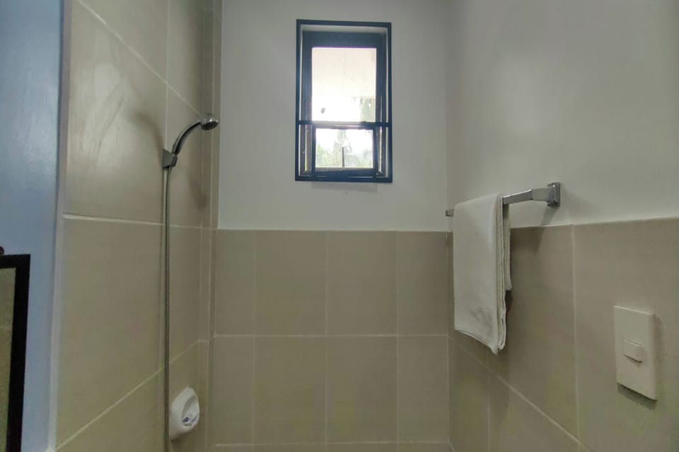 Standard Double Room | Bathroom | Shower, towels