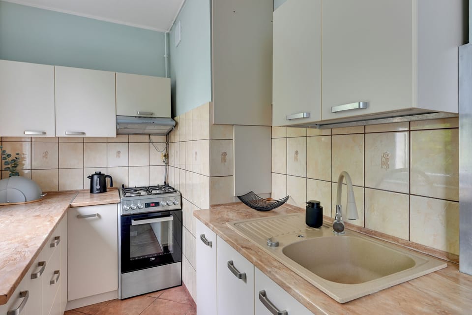 Classic Apartment, Courtyard View | Private kitchen | Electric kettle