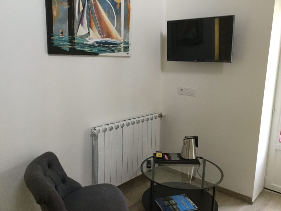 Superior Suite, Garden View | Blackout drapes, soundproofing, free WiFi