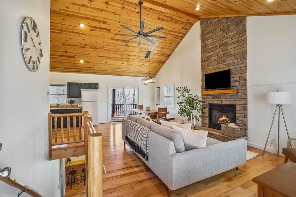 Cozy Cabin Living Room with Vaulted Ceilings and Stone Fireplace!