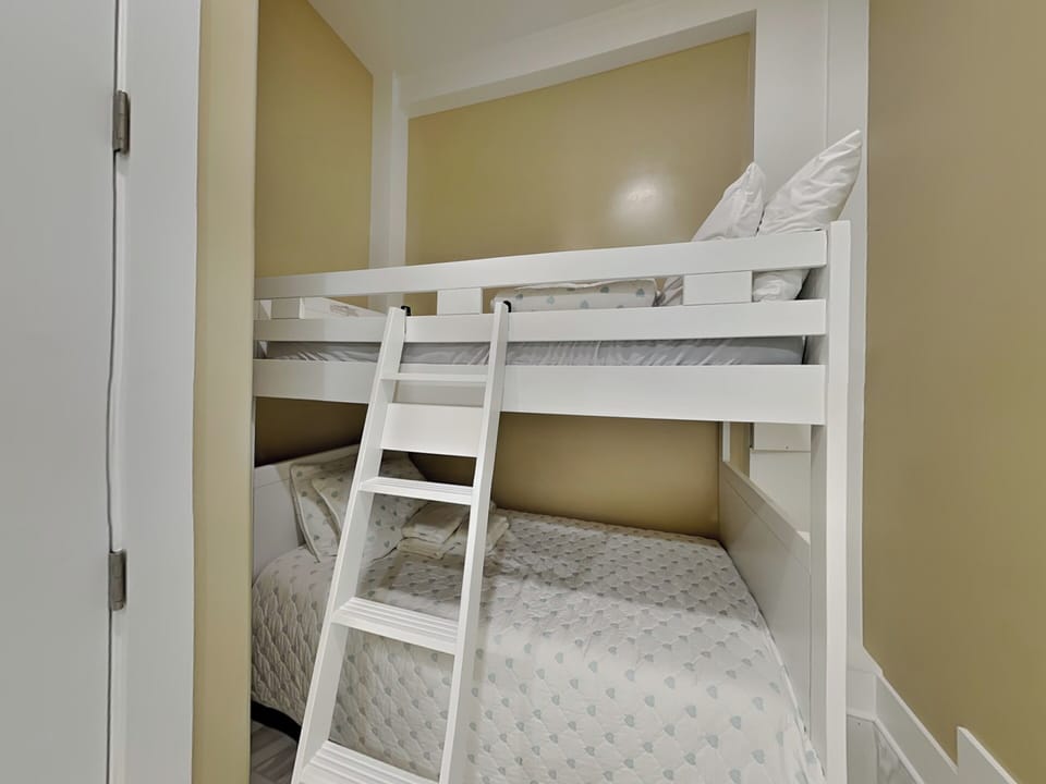Twin/Twin Bunkbed in Hallway - First Floor