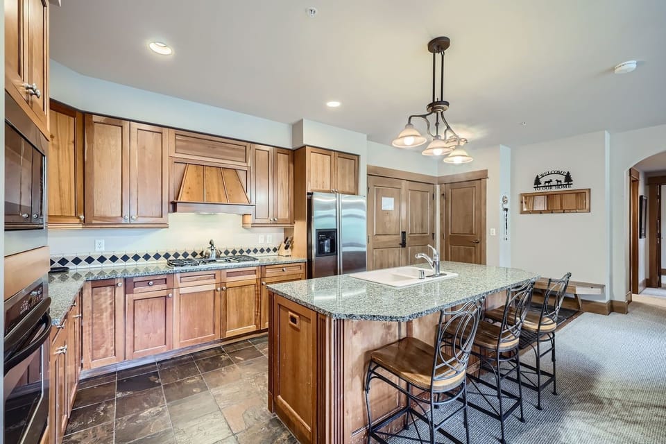 Condo, 3 Bedrooms | Private kitchen | Coffee/tea maker, fridge, oven, toaster