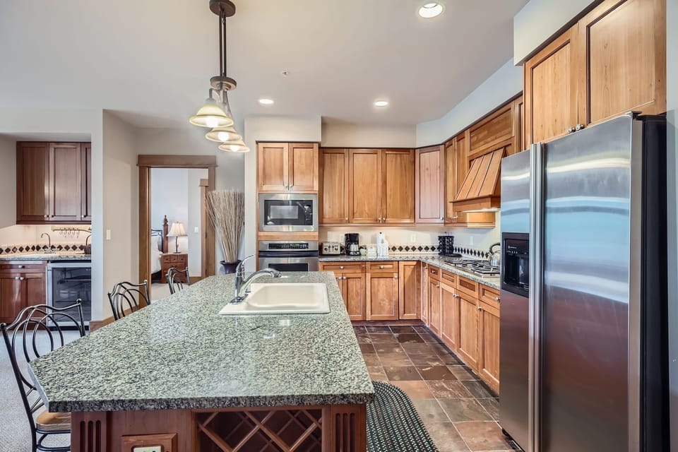 Condo, 3 Bedrooms | Private kitchen | Coffee/tea maker, fridge, oven, toaster