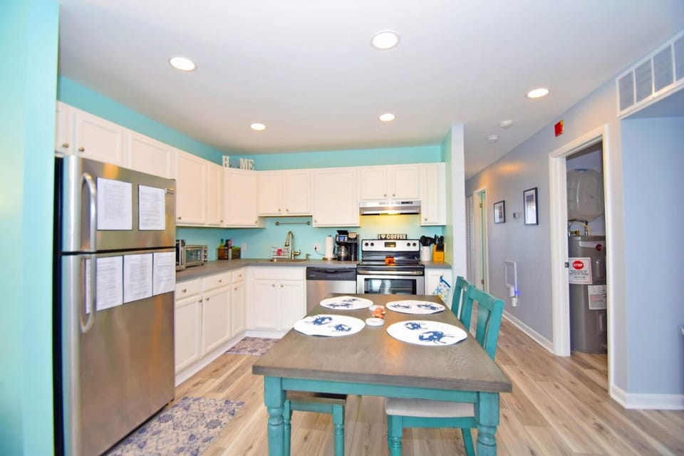 Apartment, 2 Bedrooms | Private kitchen | Coffee/tea maker, fridge, toaster